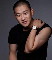 娱乐圈吃瓜男生是谁,吃瓜男生竟是这位神秘人物！